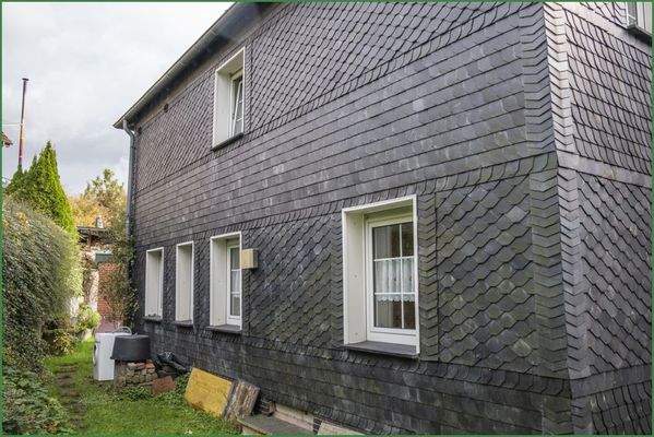 Hausseite Nord-West-Ausrichtung mit Garten