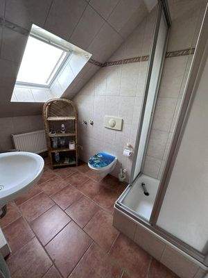 Badezimmer im Dachgeschoss