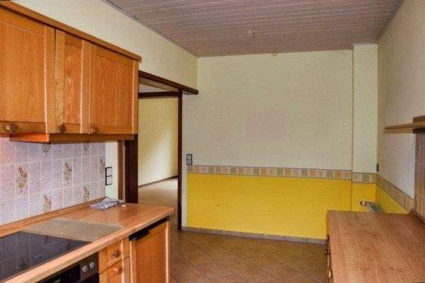 Geräumige Küche mit Essensplatz