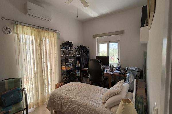 Kreta, Kalamitsi Amigdali: Charmantes kretisches Haus mit privatem Olivenhain und Bergblick zu verkaufen