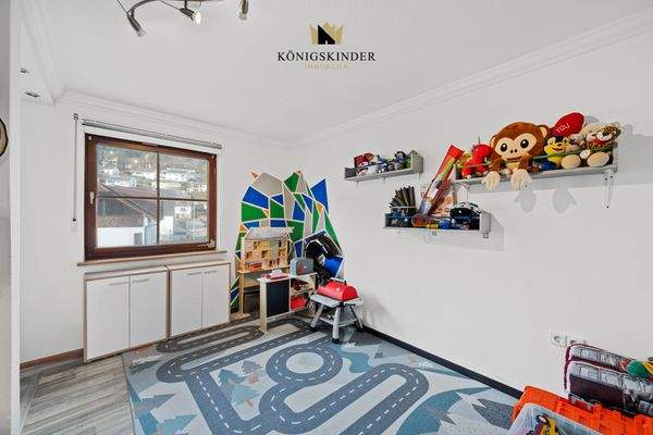 ...vorbei am Kinderzimmer...