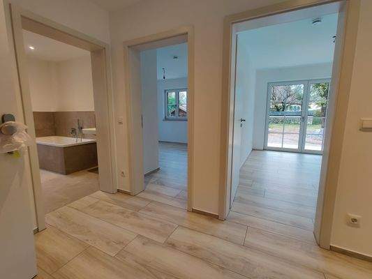 Diele,Bad,Schlafzimmer,Büro (Leerstand)