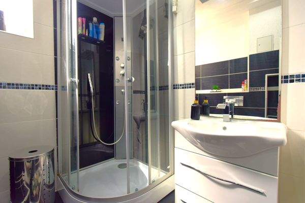 Badezimmer, Dusche, Waschtisch