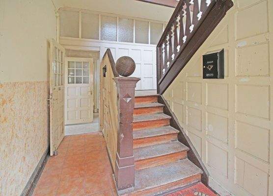 Eingangsbereich mit Treppenanlage