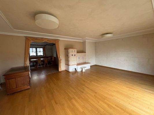 Wohnzimmer, hinten Esszimmer