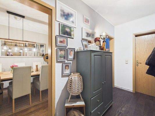 Eingangsbereich mit großzügigem Flur