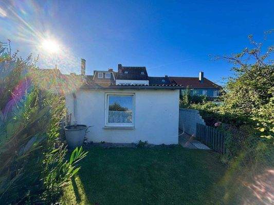 Nebengebäude im Garten