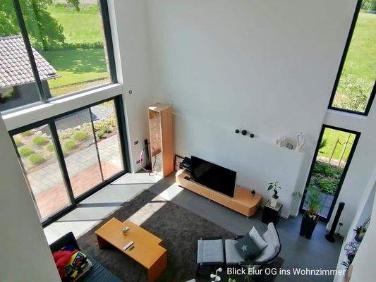 Blick Flur OG ins Wohnzimmer.jpg