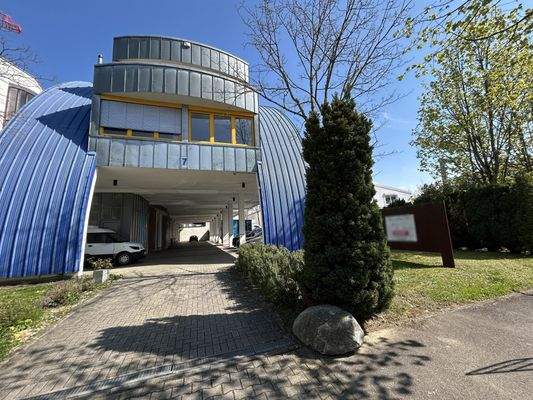 Außenansicht Vorderseite des Gebäudes