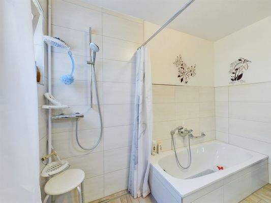 Badezimmer EG  Haupthaus Nr. 26