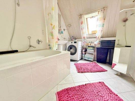 1. Haus – OG / Wannenbad