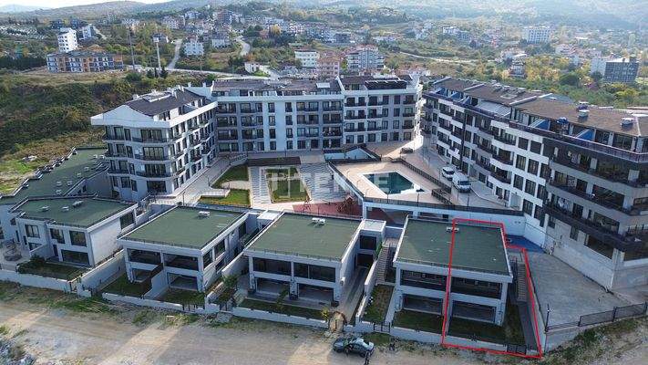 Sea-View Semi-Detached Villas in a Complex with Pool in Yalova