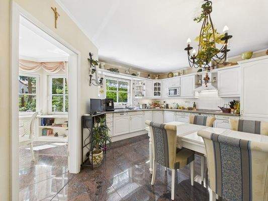 Küche mit Essbereich