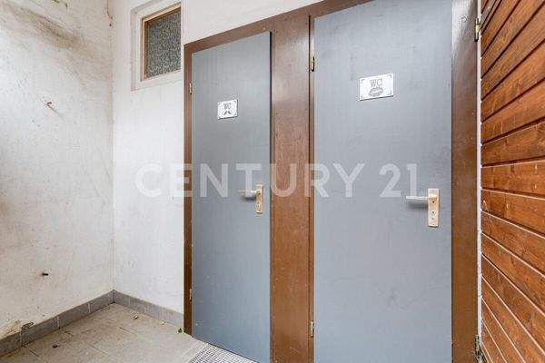 Toiletten im Innenhof