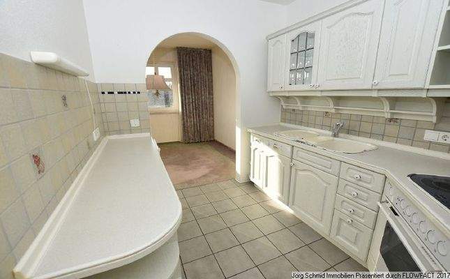 Zum Essbereich geöffnete Küche