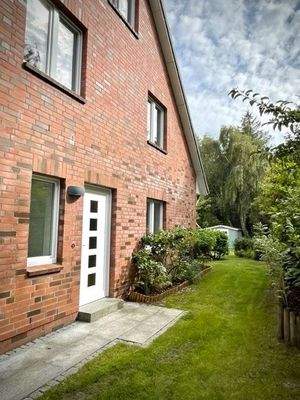 Westansicht mit Hauptzugang