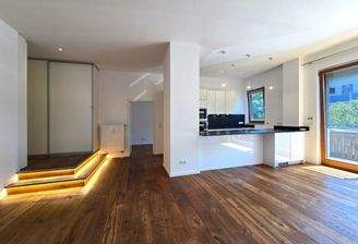 Wohnzimmer und Einbauküche