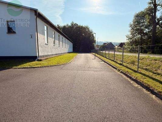 Zufahrt zum Grundstück hinten