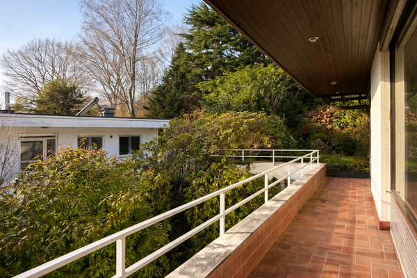 BALKON OG - KI GENERIERT