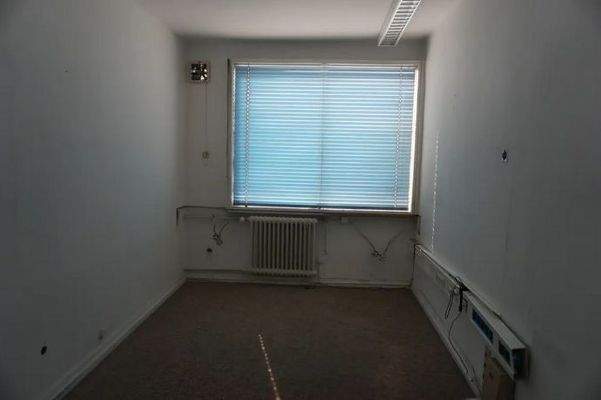 Vorderhaus, 1. OG, unrenoviert 