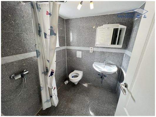 Teilrenovierte Bäder