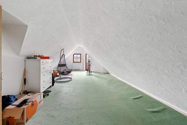 Ausgebauter Spitzboden/ Kinderzimmer mit  Bad und Balkon