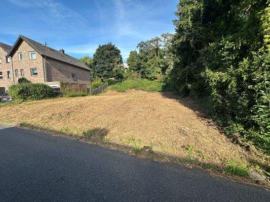 großzügiges Baugrundstück