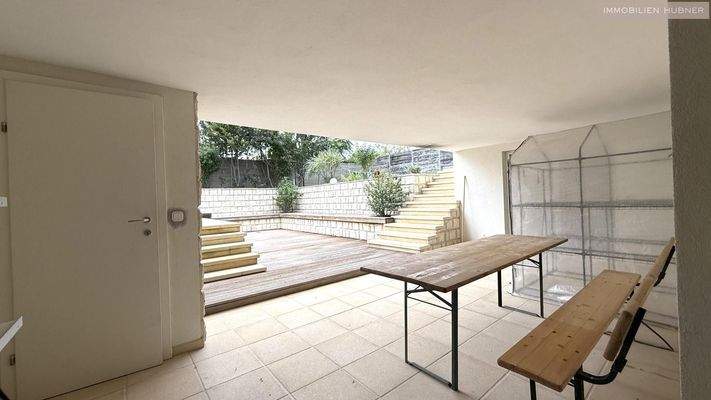 überdachte Terrasse unten