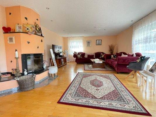 Wohnzimmer mit Kamin