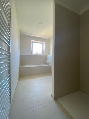 Vollbad mit Wanne und Dusche