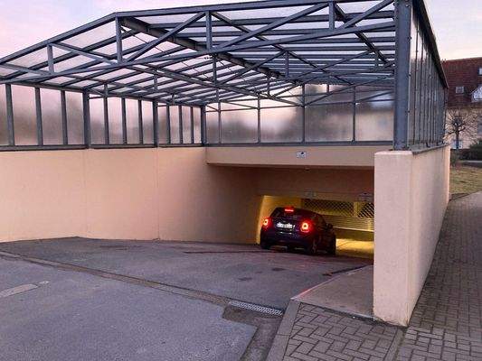Tiefgarageneinfahrt