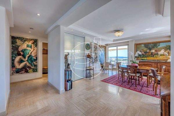  Mandelieu-la-Napoule