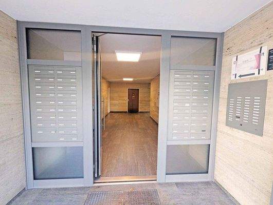 Ordentliche Klingelanlage im Anwesen 