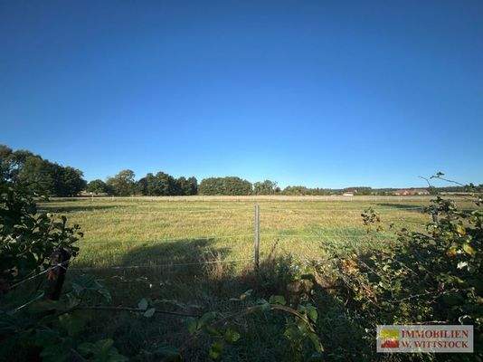freier Blick hinter dem Gartengrundstück