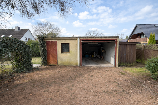 Garage mit Werkstattmöglichkeit
