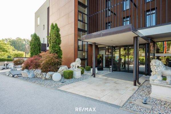 Eingang Appartementhaus