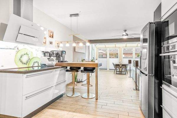 Einbauküche - rechte Wohneinheit