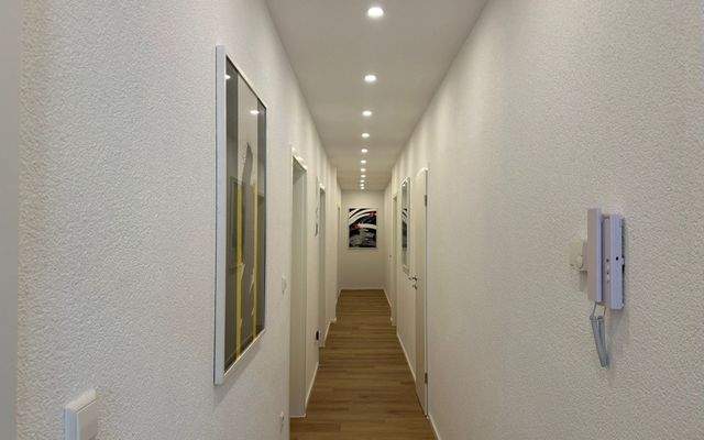 WG Zimmer Stuttgart Obertürkheim Zimmer 1 bei urbanbnb  Flur.jpeg