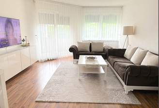 Wohnzimmer mit Ausgang Balkon