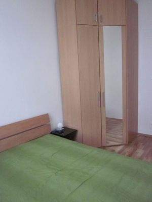 Schlafzimmer mit Schrank