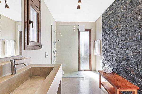 Die Villa bietet 3 Badezimmer