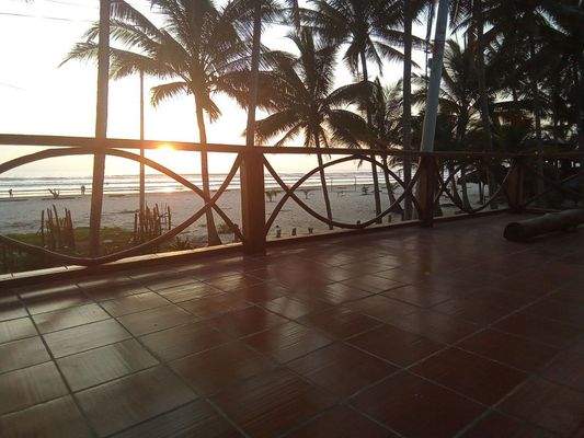 auf der Terrasse mit Meerblick