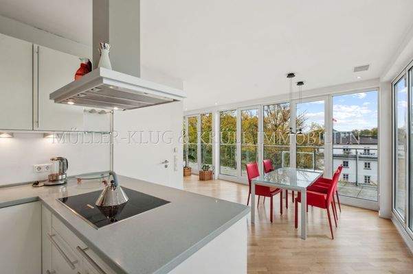 backbone_577089-B_B_076_raw_HD