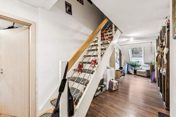 Treppenaufgang in DG-Wohnung