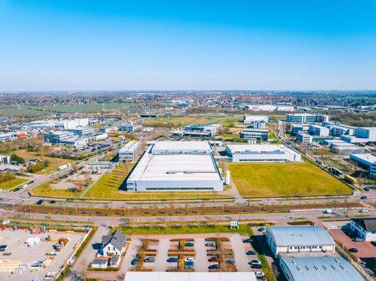 AREALAUFNAHME - Baurecht auf Freifläche für 4.900 m² Halle vorhanden