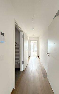 Wohnungseingang/Flur - Blick aus Schlafzimmer