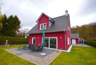 Außenansicht mit Terrasse