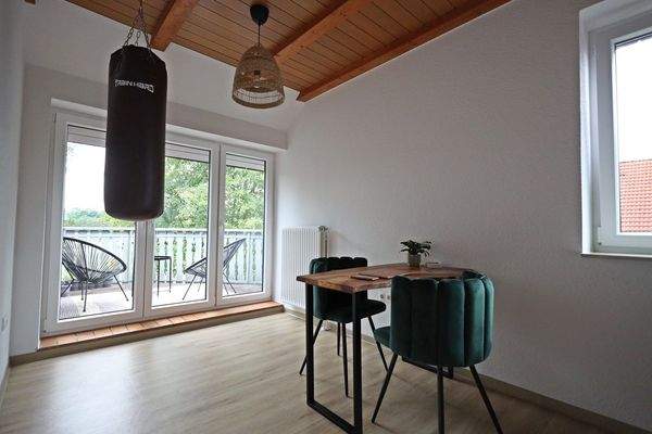 Essecke mit Balkonausgang