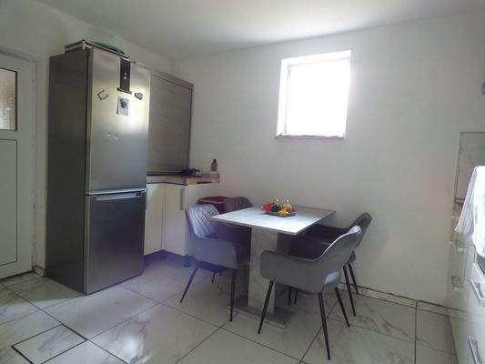 13 ST Wohnküche mit Essbereich.JPG