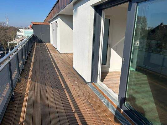 Dachterrasse mit Abstellschrank